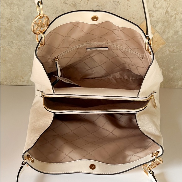 Michael Kors Christina LG Shoulder Bag Light Cream main image 6